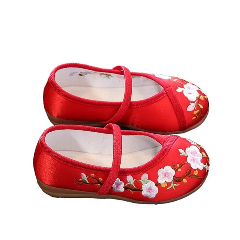 2024 New Retro Silk  Girls\' Cloth Shoes Manual Flower Embroidered Chinese Style Girls Casual Shoes National Wind Dance Shoes