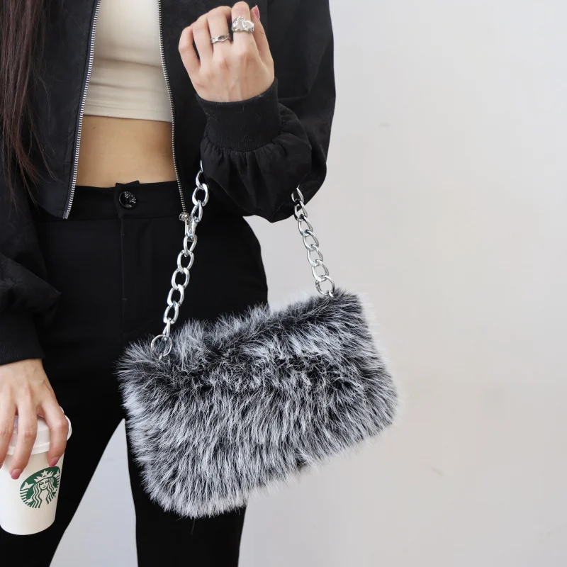 

Women's New Plush Handbag Faux Fur Underarm Bag Single Shoulder Bag Chain Bag Retro French Bag Evening Party Clutch