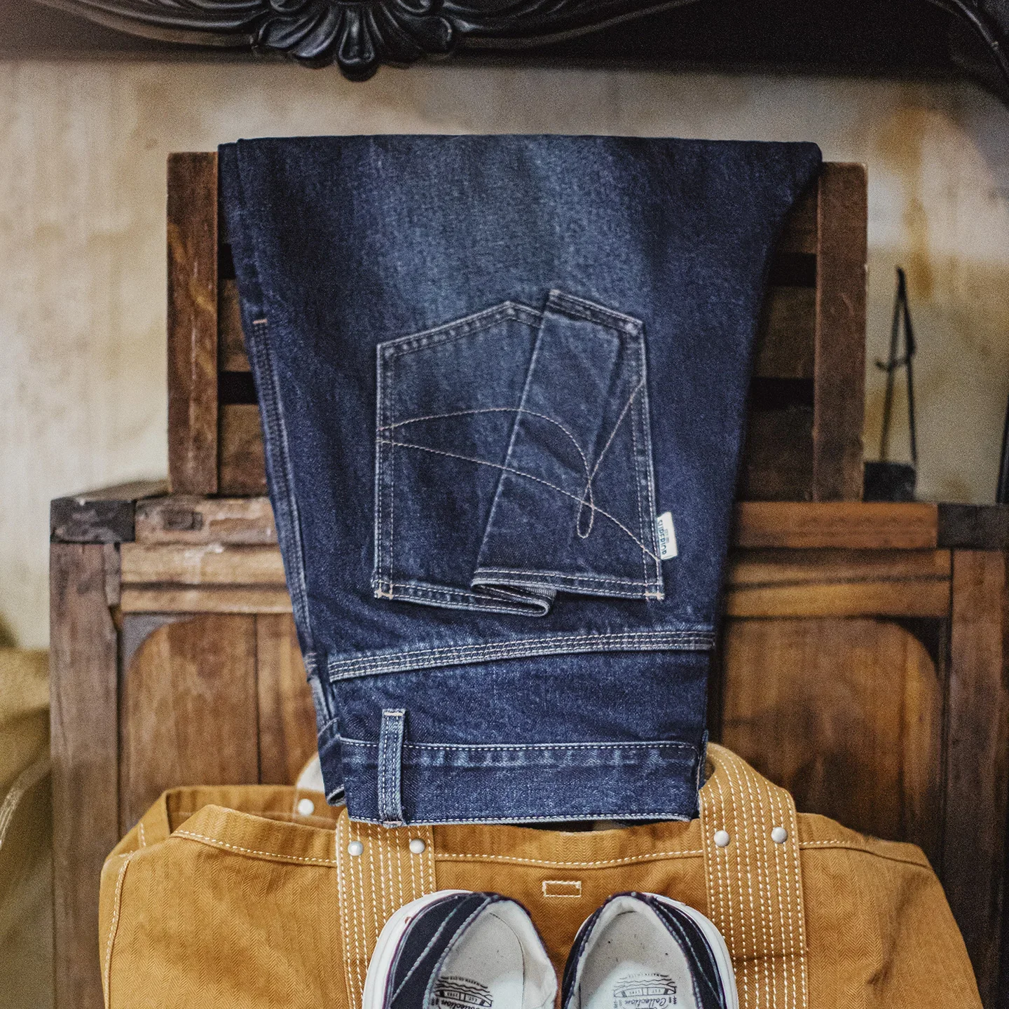 

Maden 13.9oz Baggy Jeans Vintage Men's Washed Blue Wide-Leg Denim Pants Zip Fly Casual Trousers with Draped Hem for Fall Winter