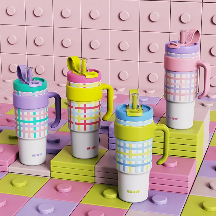 

New cute high-color value large-capacity lattice printing ice bar water cup for men and women outdoor straw insulation glass