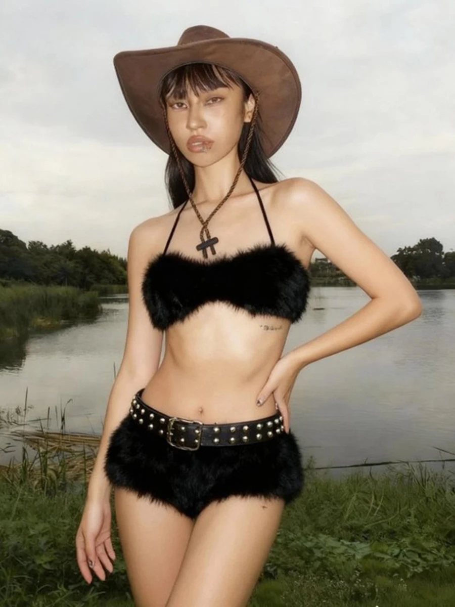 

Сексуальный комплект: топ-бандо и утягивающие шорты с низкой талией от бренда Weirdpuss для женщин