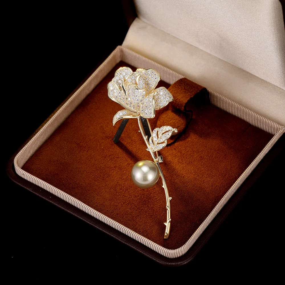 

Spring and Summer New Exquisite Copper Set Zircon Rose Pearl Brooch High-end Luxury Elegant Jacket All-match Accessories