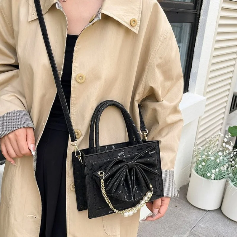 

High-End Women's Simple Elegant Leather Handbag Paris Fashionable Popular Casual Vintage Ladies Crossbody Bag