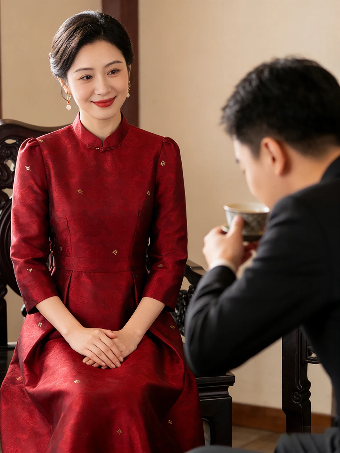 

Улучшенная версия длинного ципао Dorabana с цветочной вышивкой Luy Clouds, повседневное осеннее платье, новинка, красный цвет, Materni Flag