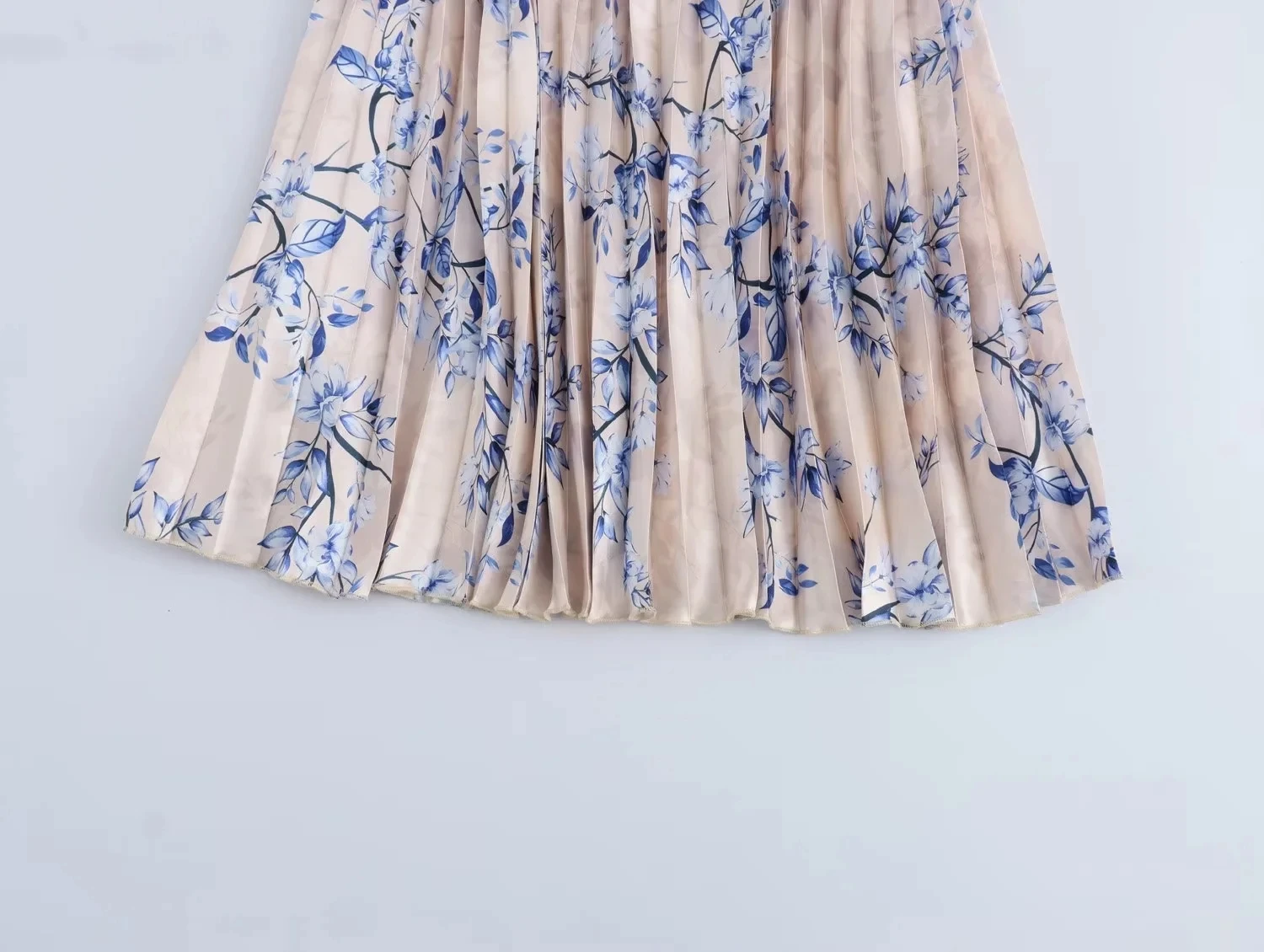 فستان نسائي صيفي جديد من JNLEAOG بتصميم عصري وأنيق بدون أكمام مع طيات، مناسب للعمل والمناسبات اليومية