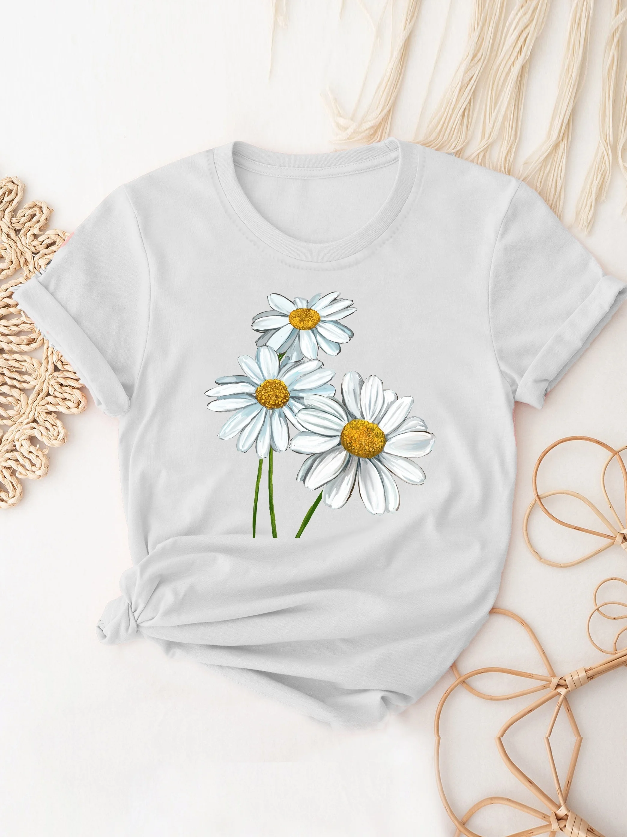 Women's Cute Daisy Print T-Shirt - Short Sleeve Casual Top for All Seasons