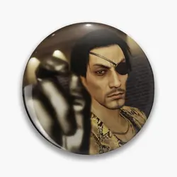 Goro Majima przycisk typu Soft Pin modne ciuchy odznaka biżuteria kreatywny przypinka słodkie śmieszne metalowa ozdoba kapelusz broszka kreskówka kołnierzyk