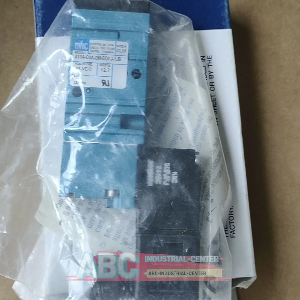 

Brand 411A-DOA-DM-DDAJ-1KJ solenoid valve 411A-DOA-DM-DEDA-1BA new