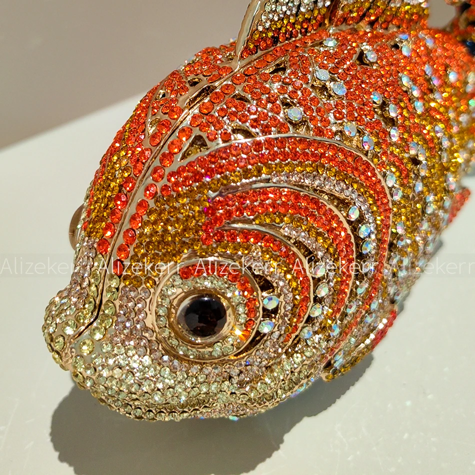 Alizekerr ذهبية على شكل كريستال مساء حقائب النساء رائع الماس لامع مخلب المحافظ السيدات حقيبة يد فريدة من نوعها حفل زفاف