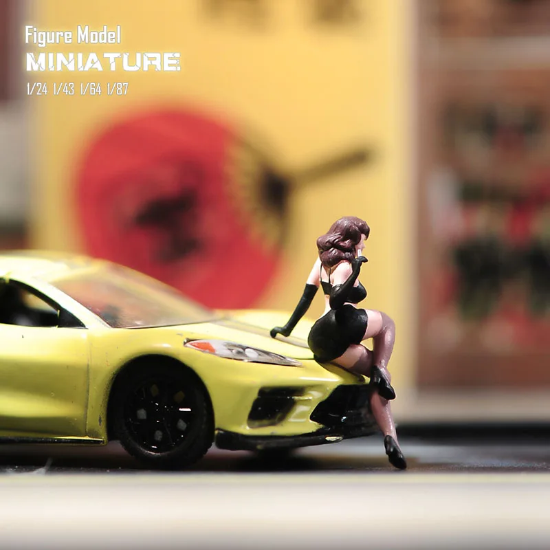 Miniature 1/87 1/64 1/43 1/24 1/18 Bikini Girl Leaning On Car Figure Street Scene Sand Table Photography Model for Car Vehicle