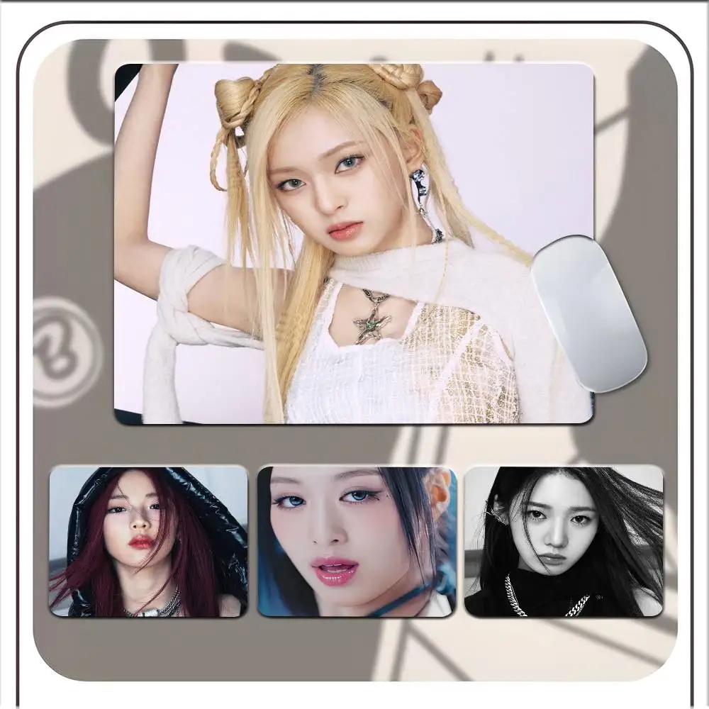 

Kpop Girls Band BabyMonster Mousepad Small LockEdge Mouse Pad For Gamers Computer Desk Pad Rectangular Anti-slip Rubber