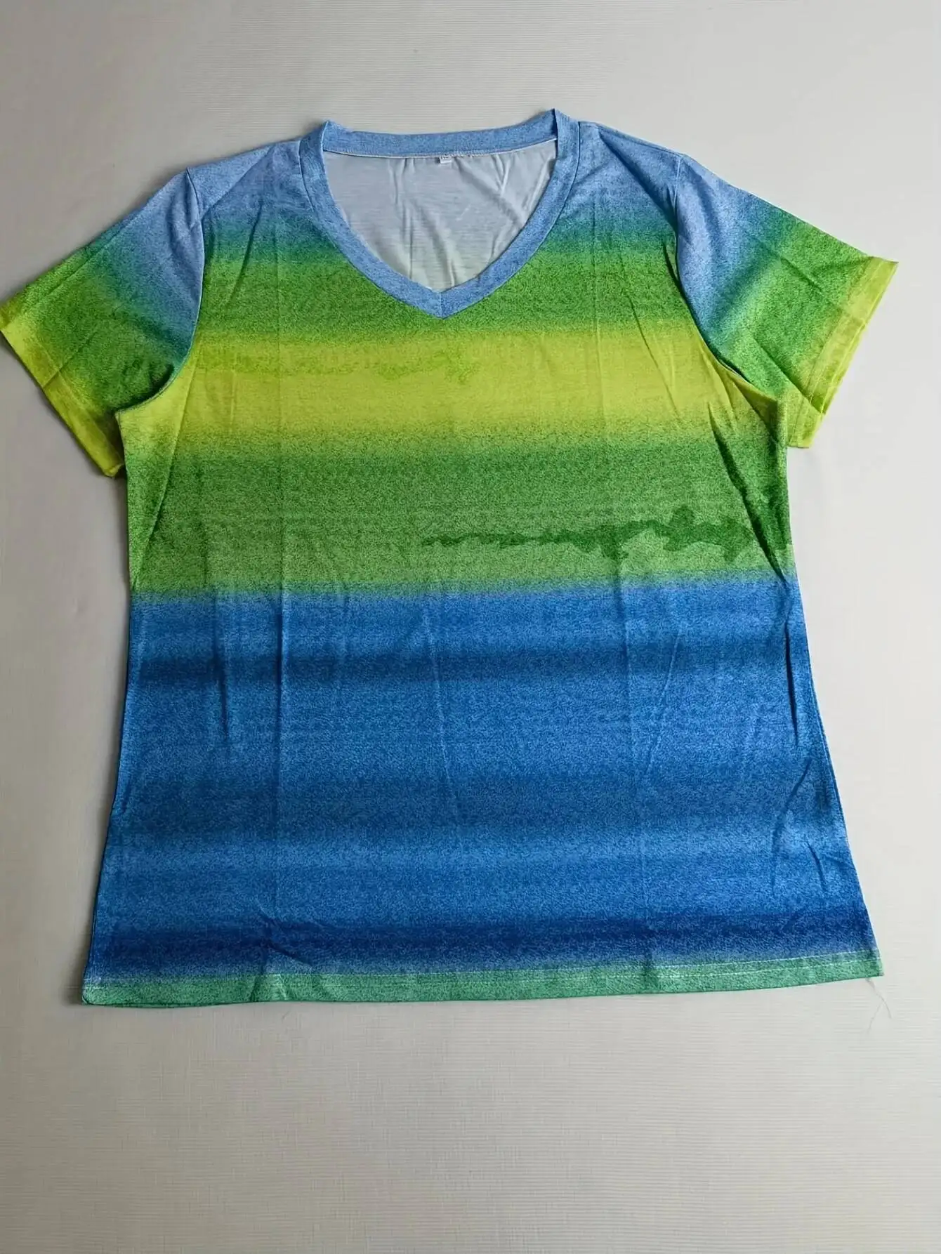 2024 نمط جديد قوس قزح طباعة المرأة القط الجرافيك المتضخم تي شيرت ملابس النساء تصميم حجم كبير الخامس الرقبة المحملة