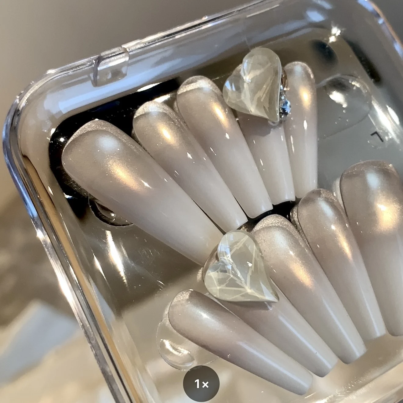 

Simple White Gradual Change Cat Eye Wear Nail Custom Nail Art