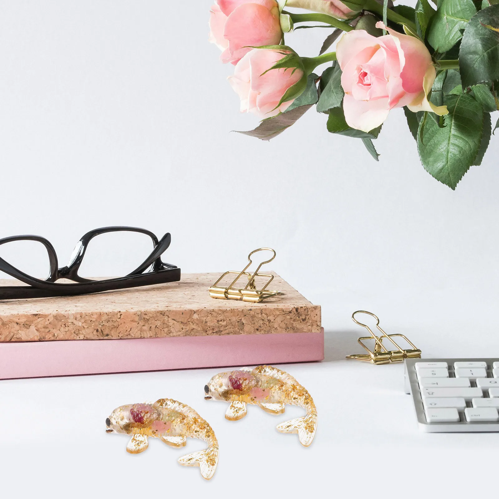 

2Pcs Goldfish Decor Attractive Small Fish Statue Desktop Aquarium Fish Decoration Realistic Artistic Home Accent