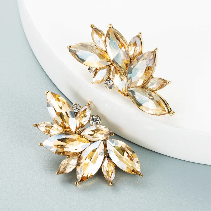 Individuelle geometrische Blumen-Ohrringe aus Legierung mit Diamant-Strass, vollbesetzt mit Diamanten, Retro-Ohrstecker im schlichten Design – Detail 2