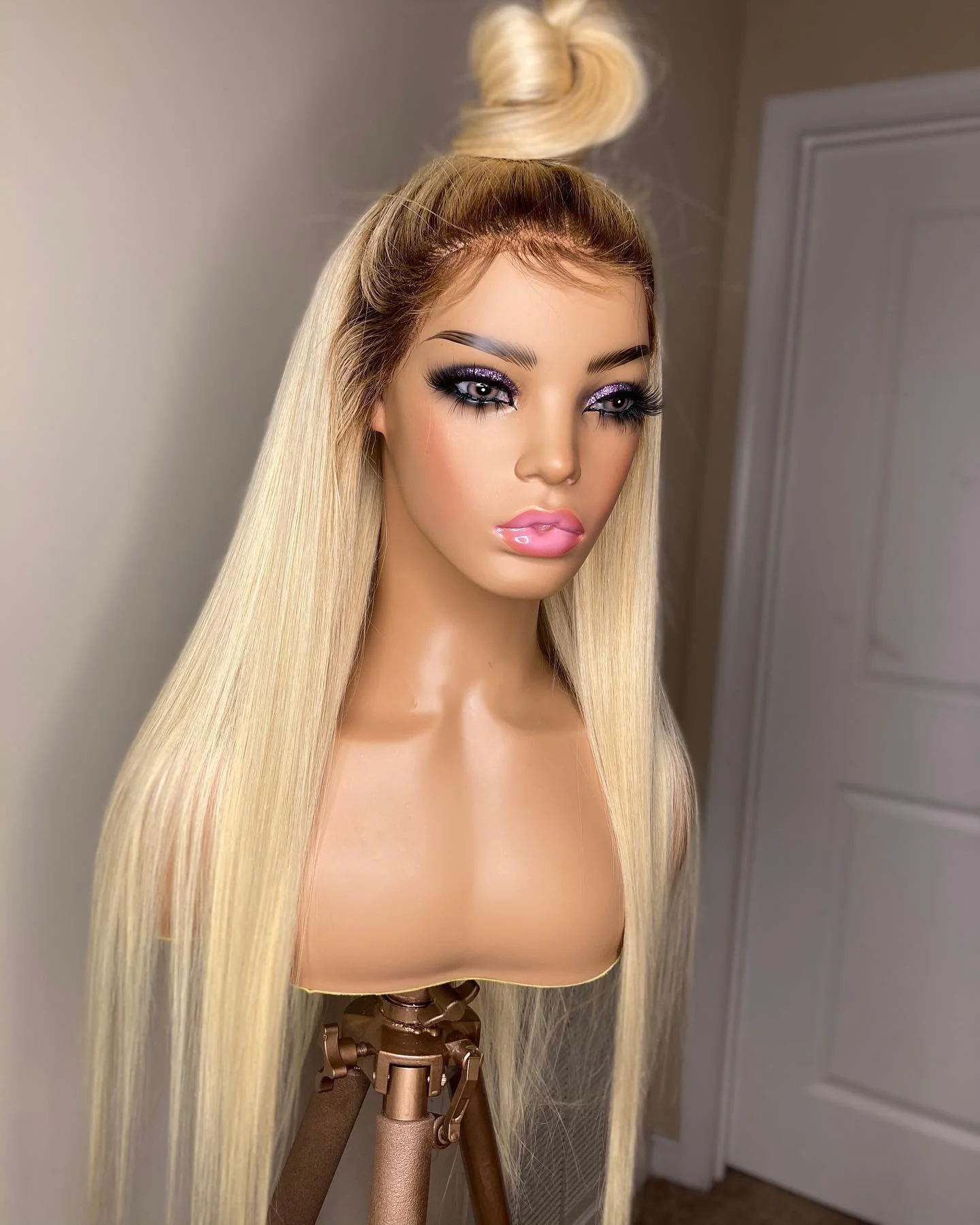 

Soft 26Inch Ombre Blonde 613 Straight 180%Density Preplucked Glueless Lace Front Wig For Black Women Babyhair Heat Resistant