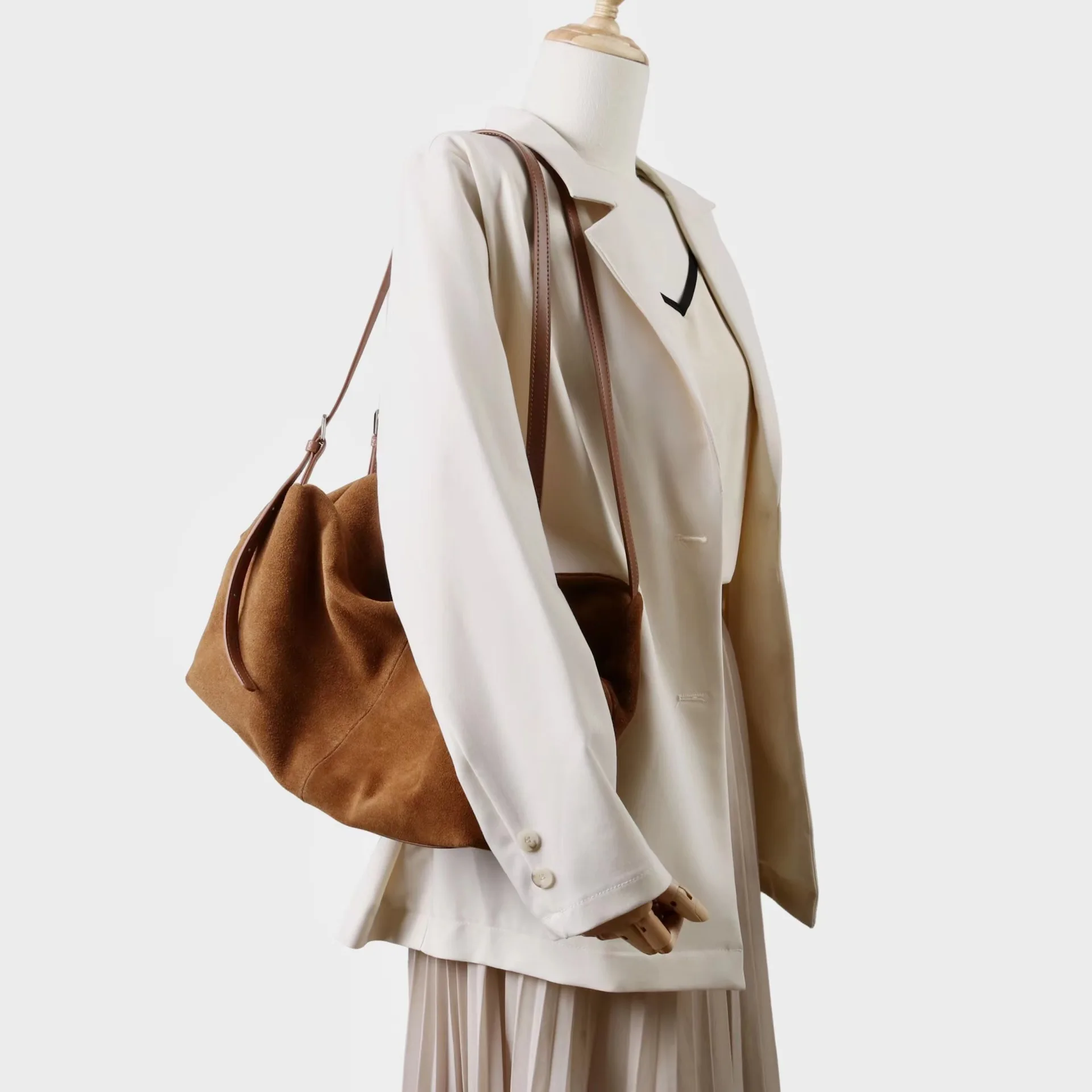 

2026 New Fashion Casual Large Capacity Frosted Cowhide Tote Bag Stylish and Simple Commuter Slack Pillow Shoulder Bag