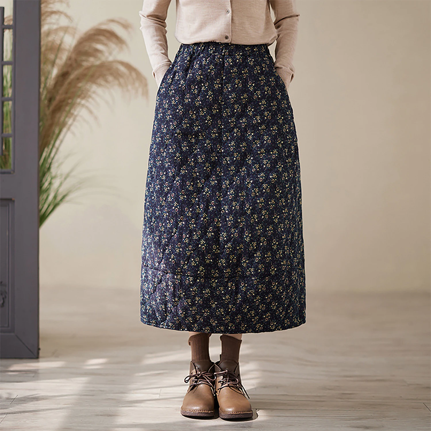 

LZJN Winter Casual Windproof Printed Thick Mid-Length Skirt with Blue Small Floral Pattern and Elastic Waist, Cotton-Padded.