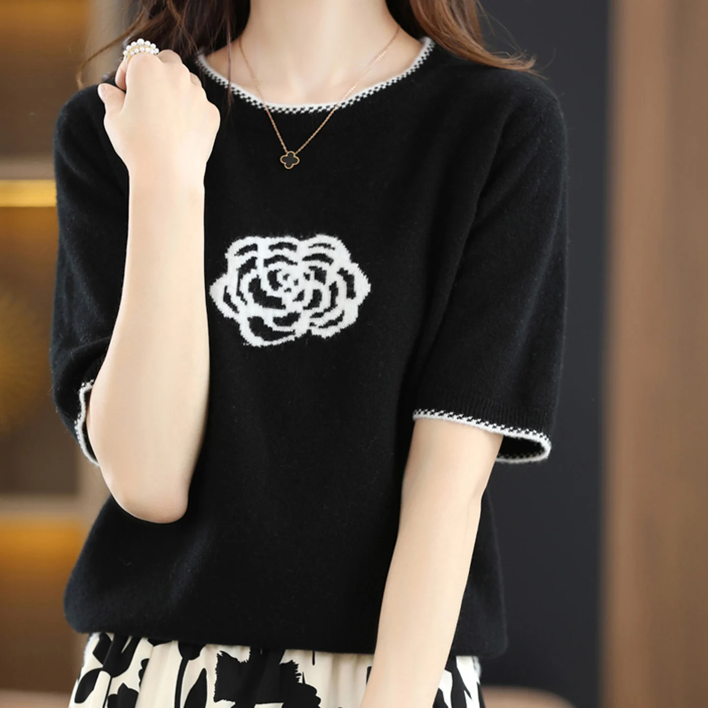 Womens Pure Cotton Half Sleeve Tee Loose Round Neck Short Sleeved Summer Tshirt New Style Contrast Knit Slimming Camellia Top