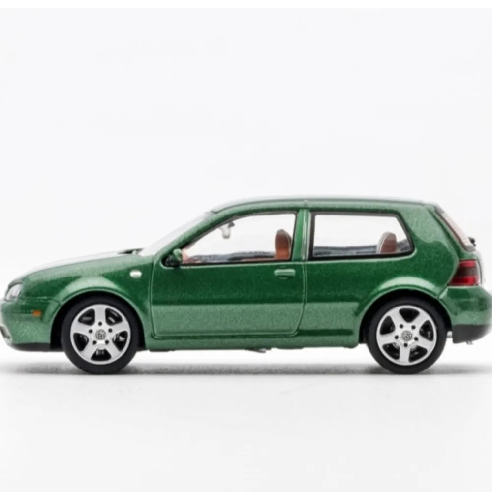 

GCD 1:64 Gifts for Teenagers Golf Four Generations 1J GTI Diecast Model Car