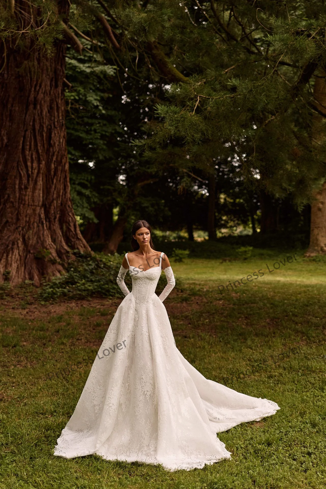 2026 Lace Luxury Wedding Dresses Sweetheart Bustier Corset Bridal Gown Exquisite Sweep Train robe de mariée Customized
