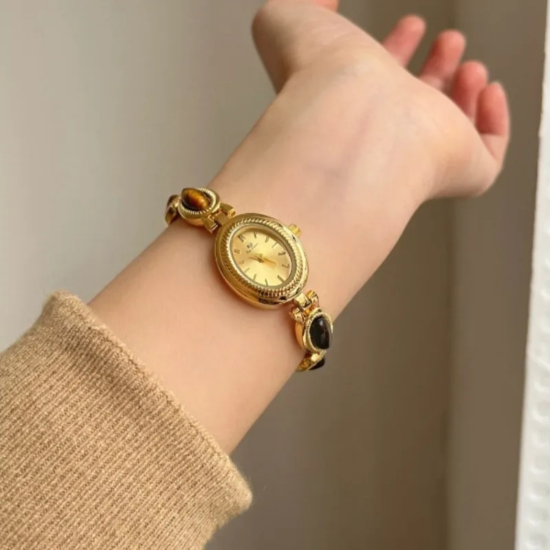 2025 خمر الحجر الطبيعي الصغيرة البيضاوي الهاتفي سوار ساعة للنساء الفاخرة عالية الجودة الذهب السيدات كوارتز ساعة اليد هدية