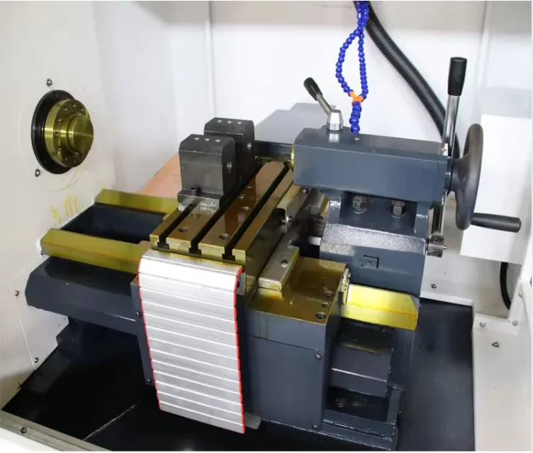 Ck6130 Hine Hard Rail CNC Lathe Independent Spindle Design, High Stability Equipped With Manual Chuck
