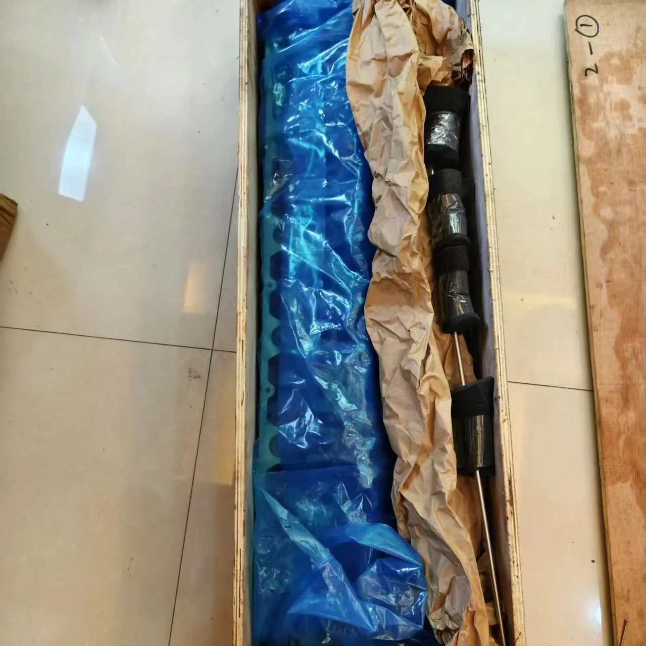 

Cylinder Head 20405999 20489008 for Penta D7