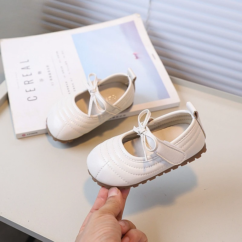 

Новинка 2023 года, кожаная обувь для девочек, повседневная весенне-осенняя детская модная обувь на плоской подошве, простая универсальная мягкая детская школьная обувь Мэри Джейн