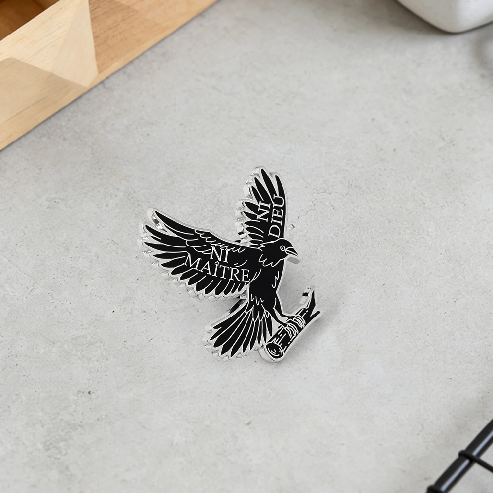 Ni Dieu Ni Maitre Krähen-Emaille-Anstecknadel „Kein Gott, kein Herr“ Französisches Zitat Brosche Anarchie Punk Raben-Abzeichen Gothic Schmuck Geschenk für Fans – Detail 5