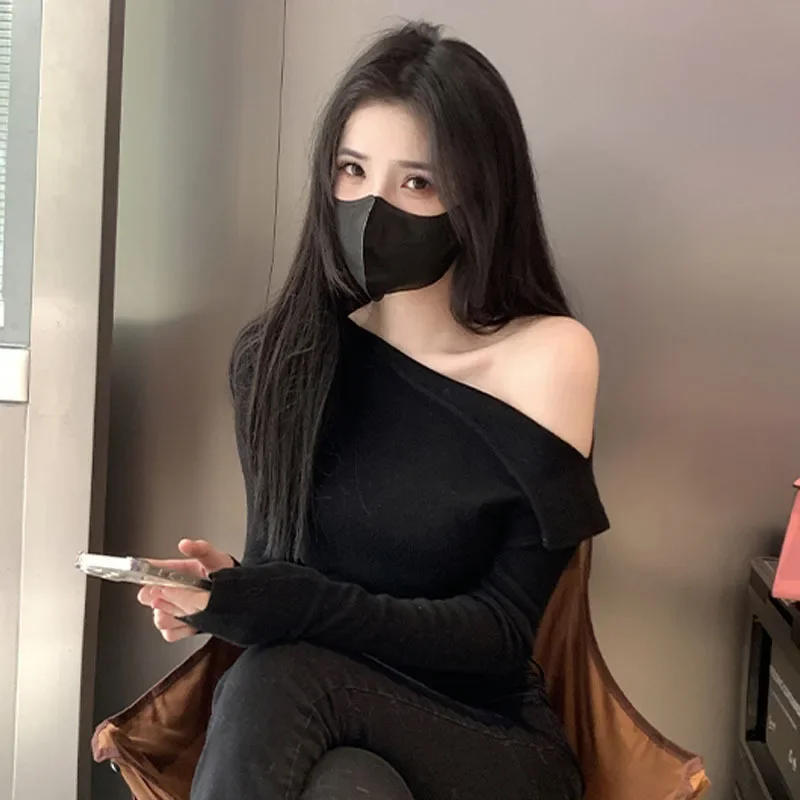 

2026 Черная футболка с длинными рукавами в стиле Spice Girl, с открытыми плечами и асимметричным вырезом, облегающая, с одним открытым плечом