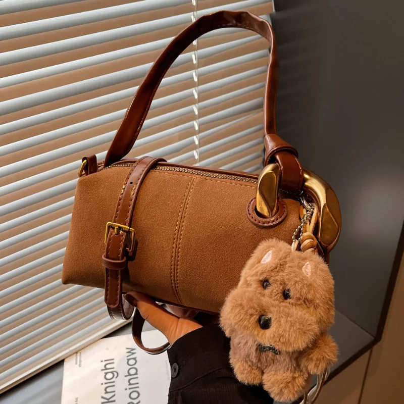 

Новая матовая нишевая ручная цилиндрическая сумка для женщин, универсальная для работы и путешествий, сумка через плечо и через плечо