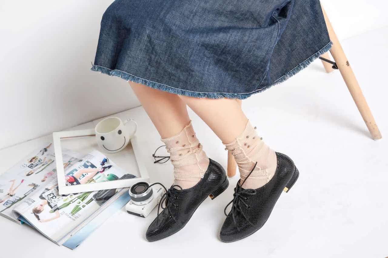 Fashion bright silver pearlescent mesh pearl stacking socks grid women's socks