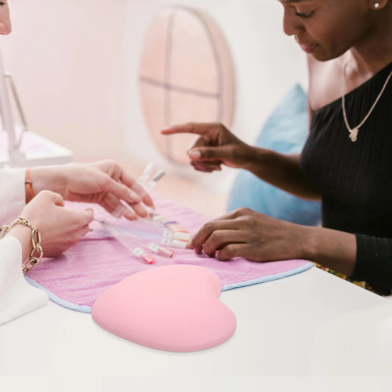 Manicure Hand Rest Cushion Pink Heart Design Inclined Soft Support Reduces Fatigue Nail Art Precision Salon Home Use Nail Pillow