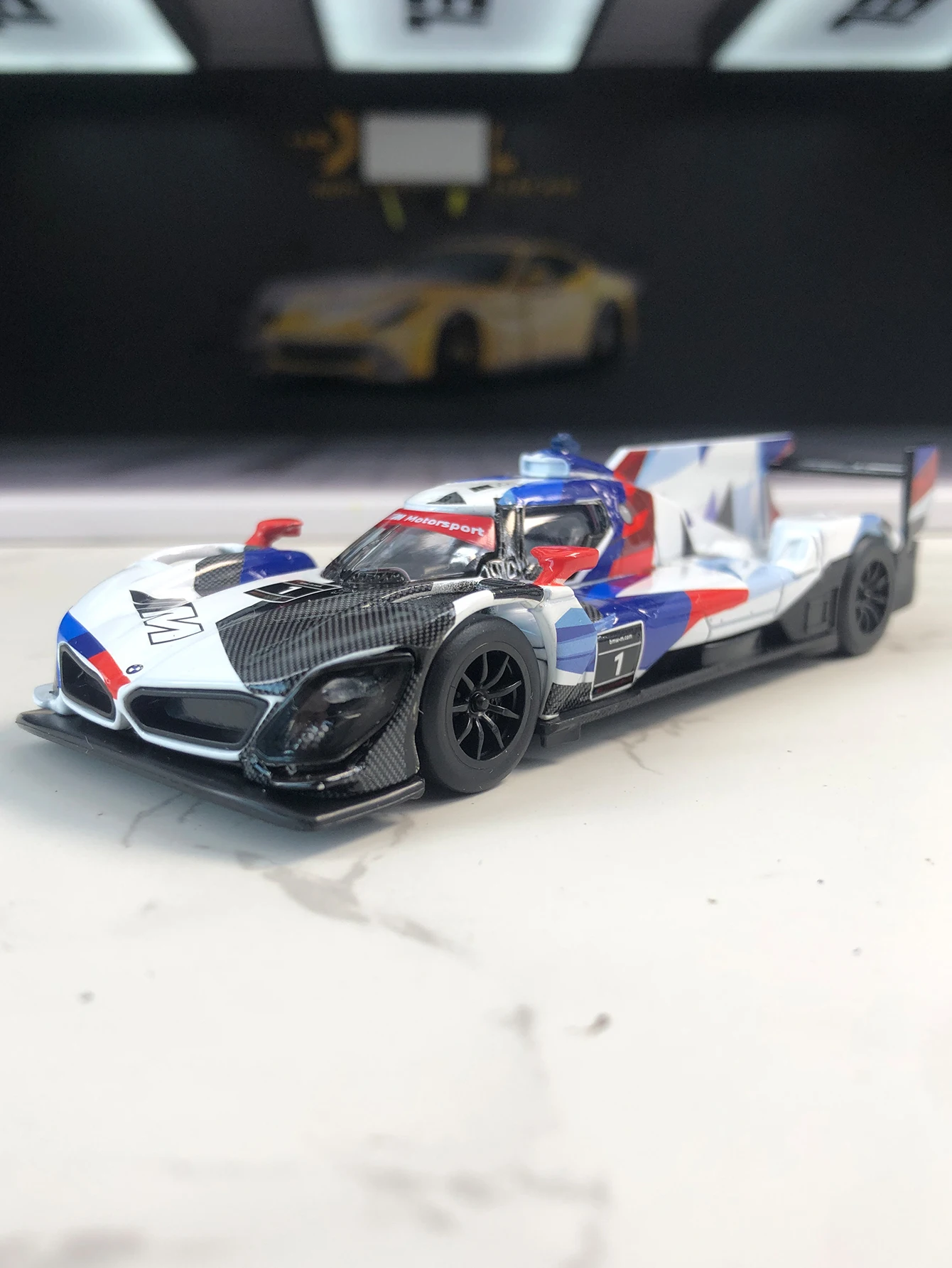 

CCA 1:45 simulation zinc alloy BMW M Hybrid V8 model car, static ornament, metal collectible gift car