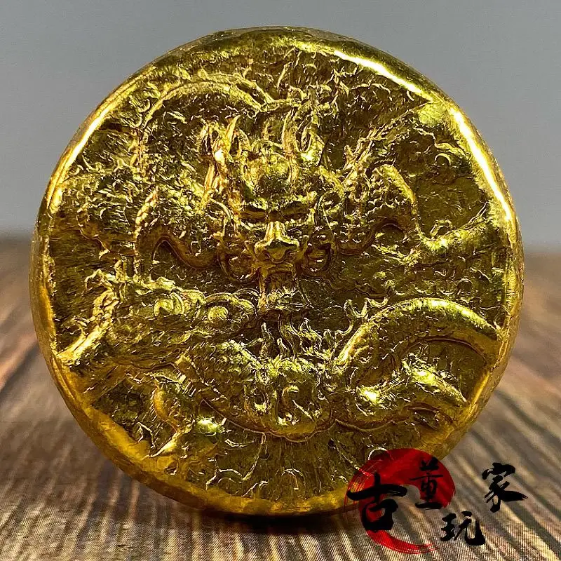 Qing Dynasty gold cake Qianlong year-made imperial gift foot solid back engraved dragon gold nugget