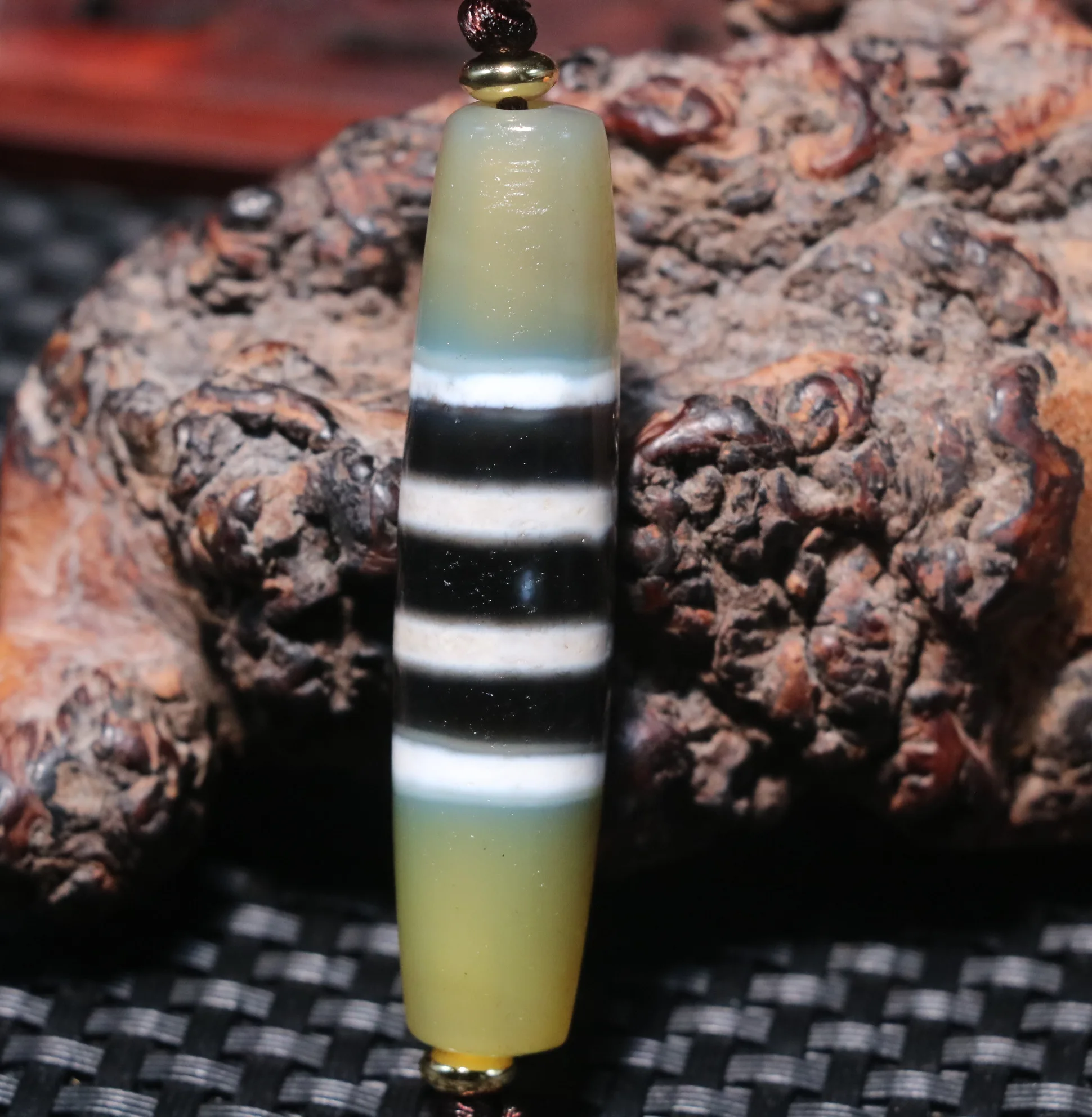 

WOJIACHANPINZUITEBIE Tibetan Old Agate Line Type Healer Medicine dZi Bead Pendant Amulet 5A++
