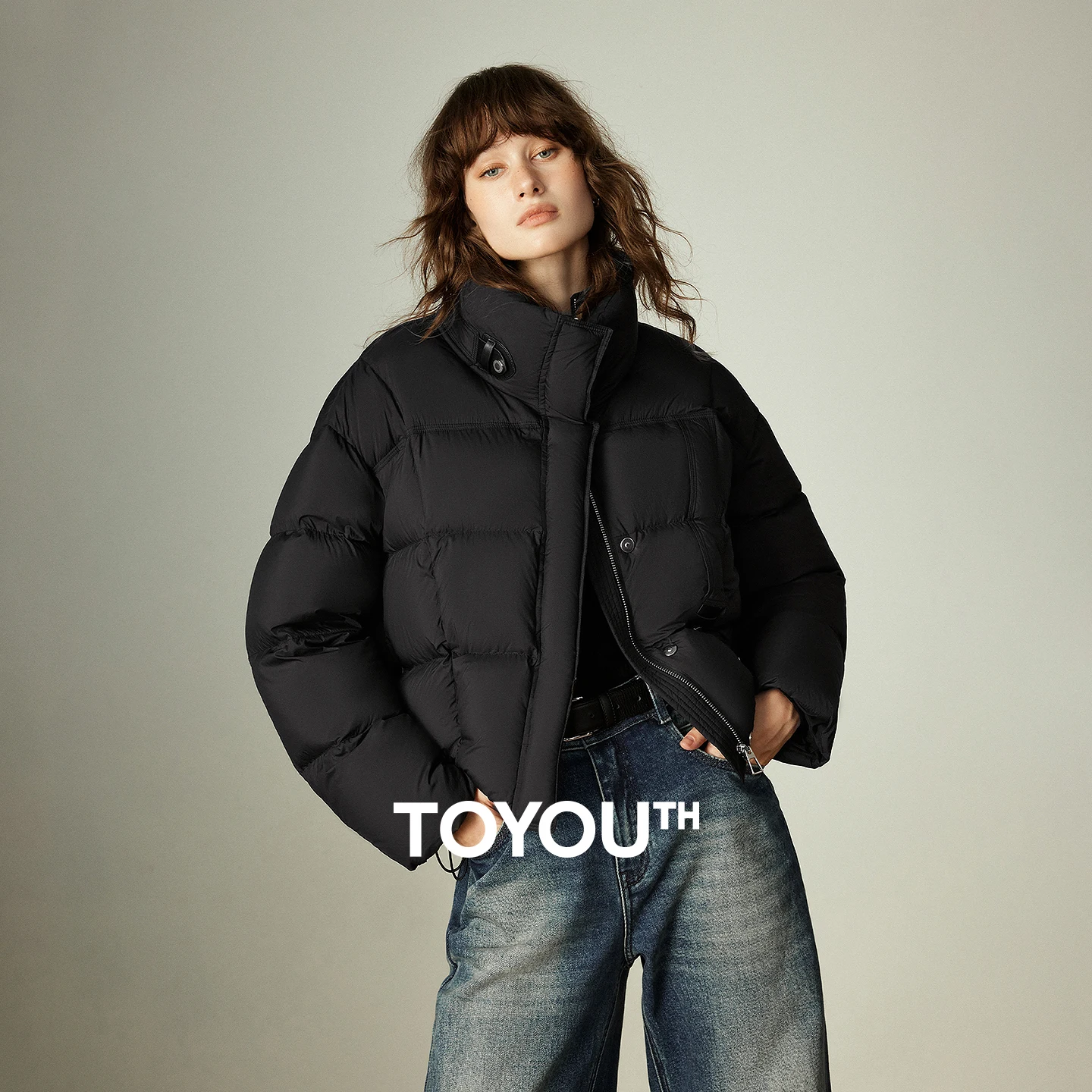 TOYOUTH سترات نسائية شتاء 2025 جديدة فائقة النعومة منتفخة دافئة كريبي كعكة عالية الوقوف طوق أبيض بطة أسفل ملابس خارجية #1