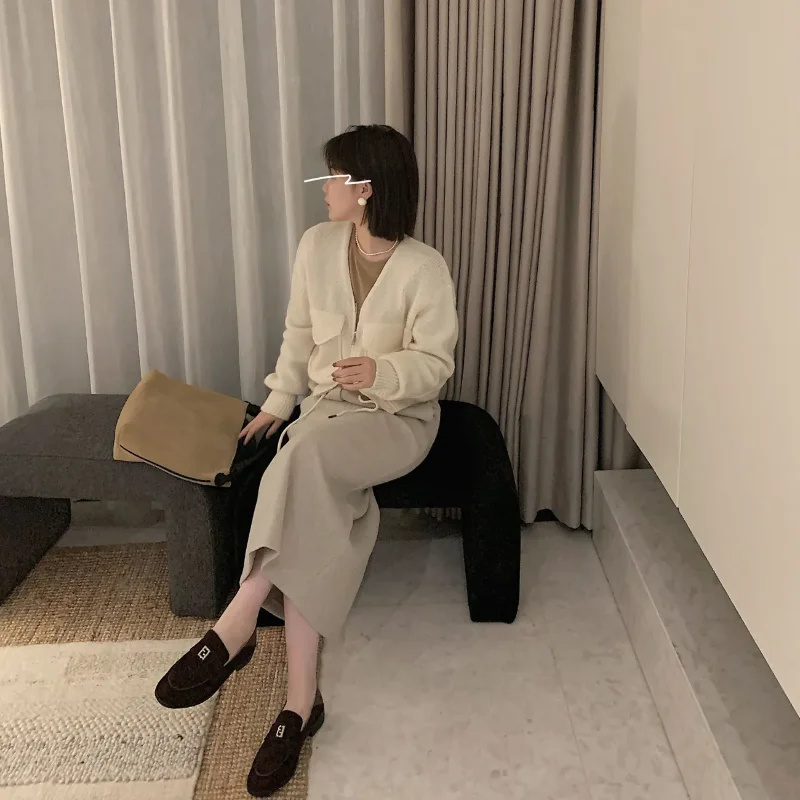 

Large Pockets Stylish Zipper Lazy V-neck Cardigan Jacket Winter Sweater Long-sleeved Top for Women