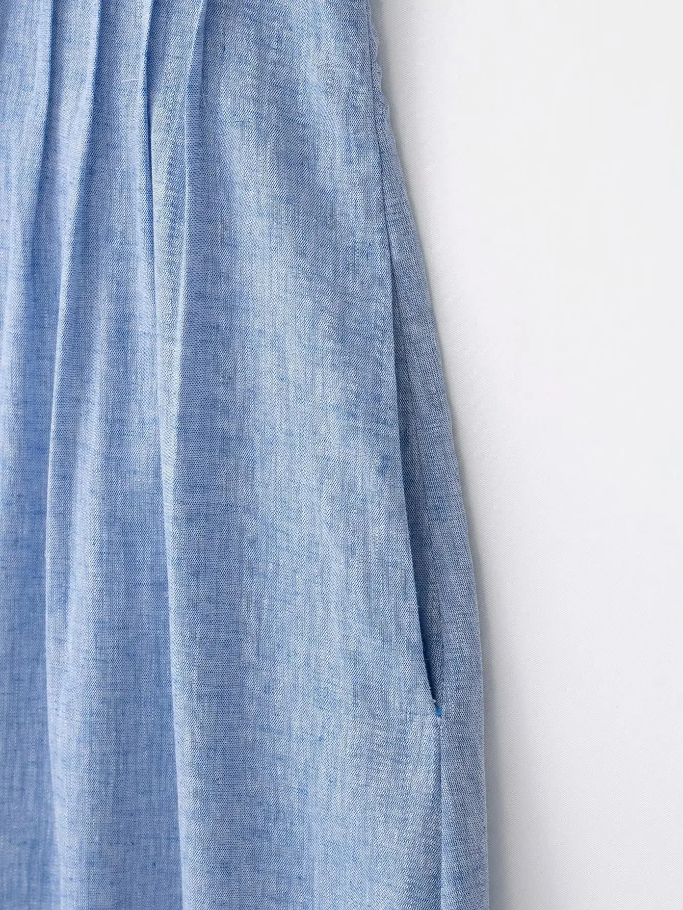 Damenmode Ärmelloses Midikleid mit tiefem V-Ausschnitt, Kordelzug, Perlen und plissierter Taille, Sommerliches, lässiges A-Linien-Maxikleid für Damen. – Detail 9
