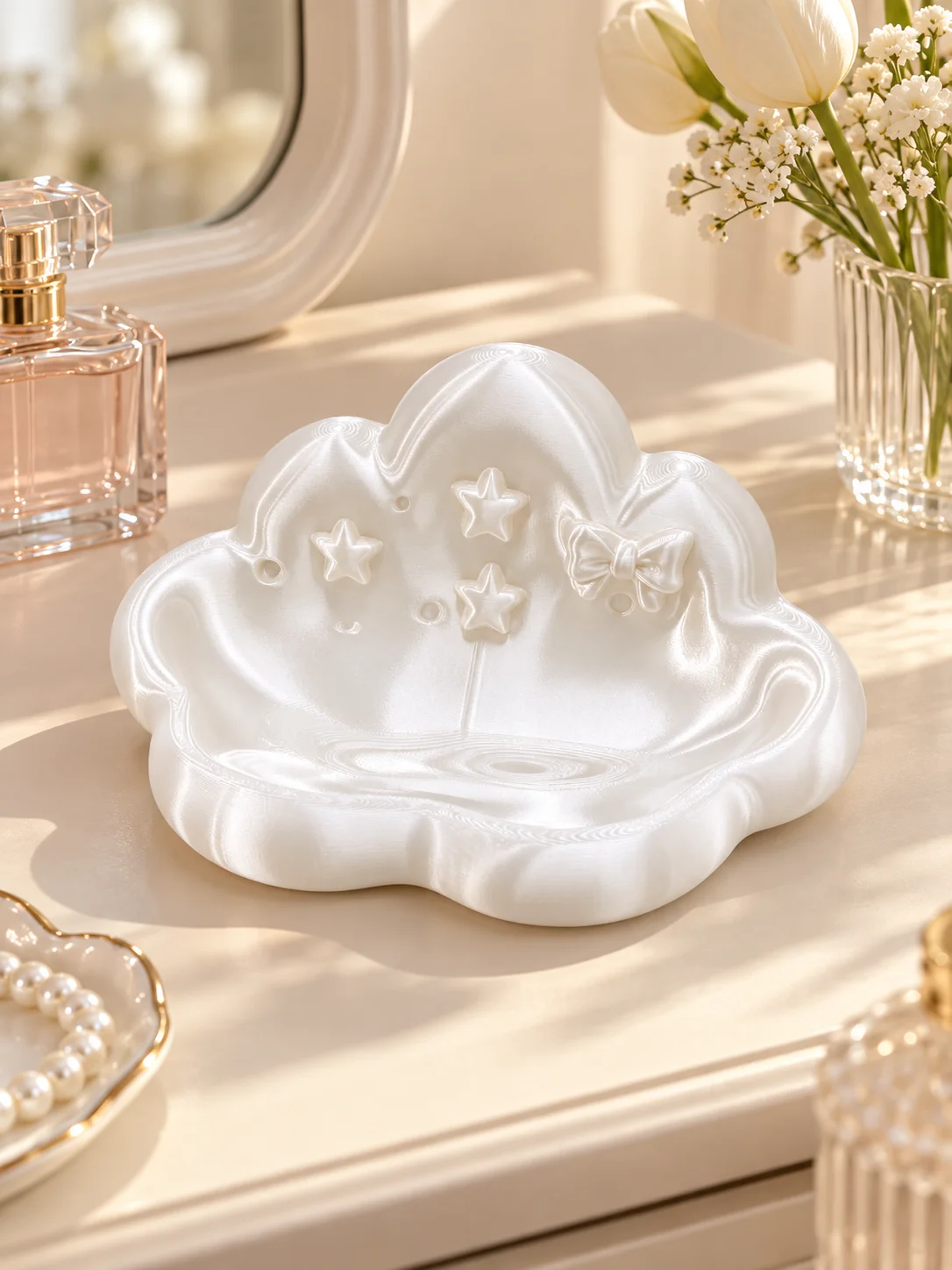 3D Printed White Petg Anti-Drop Jewelry Tray, Cloud-Shaped Star Bow Embossed Pearlescent Storage Tray, Ring Earring Necklace Hairpin Display and Storage Rack, Vanity Table Small Item Storage Box, Romantic Home Decor Tray in Girly Style, Easy to Access and Store Small Belongings, Smooth Surface, Easy to Clean, Lightweight Texture, Suitable for Vanity Table, Bedside, Bathroom, Office Desk, Practical Gift for Women and Girls