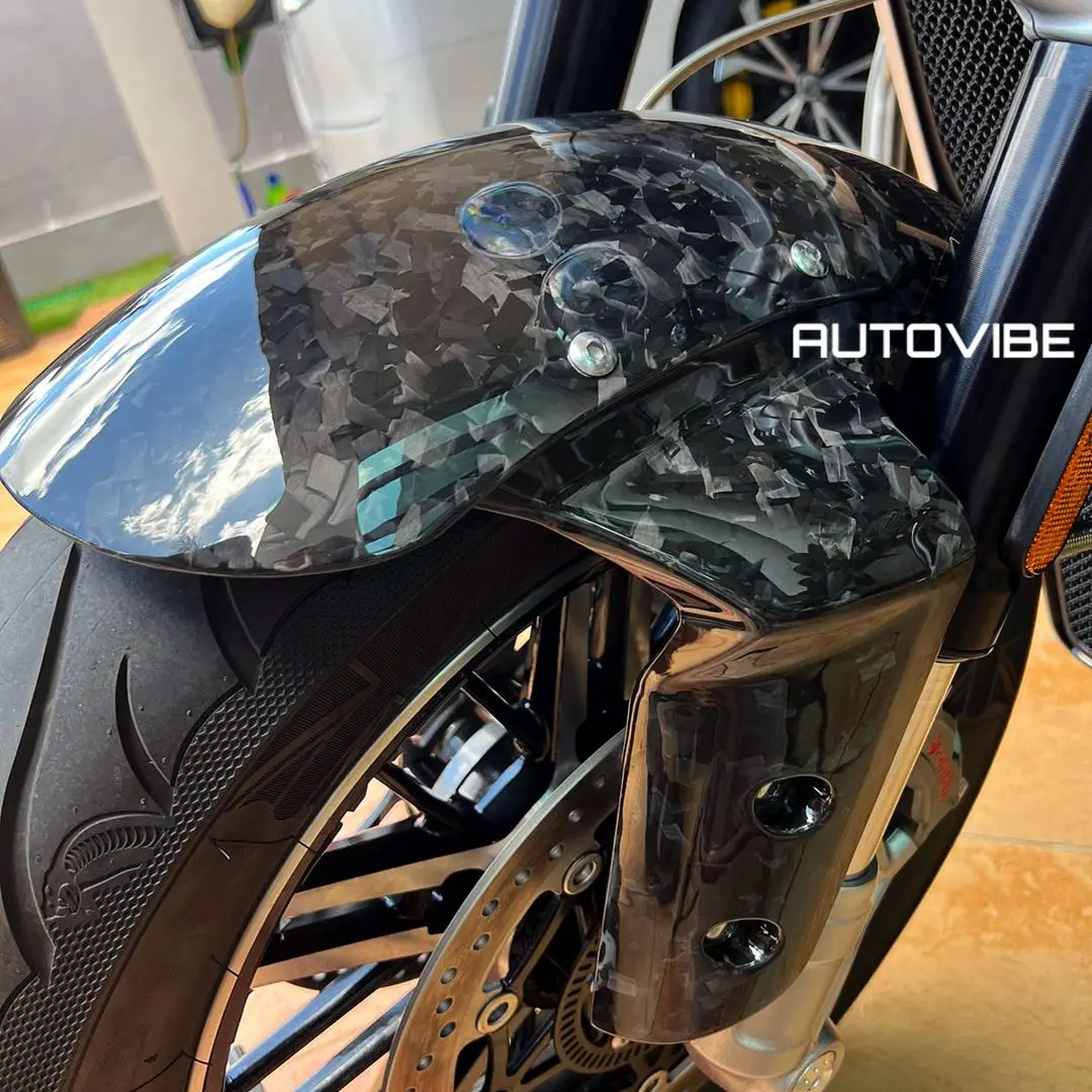 

AUTOVIBE is suitable for the modified and replaceable carbon fiber fenders of Triumph Rocket 3R and 3GT 221, which are motorcycl