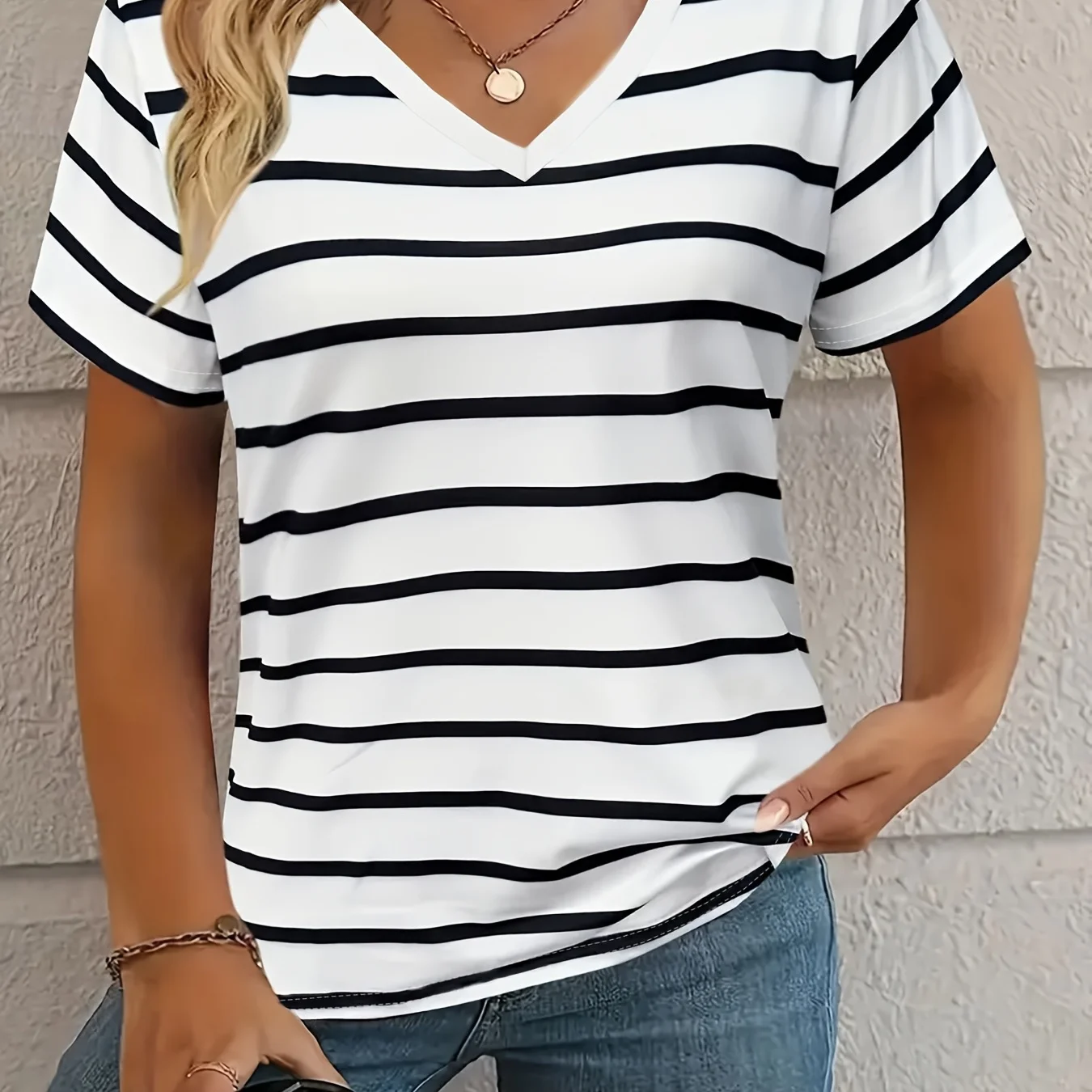 

3D Stripe Women's T-shirt Leisure Fashion Breathable V-neck Short Sleeve Tops Summer Outdoor Street Daily Trend Female Clothing