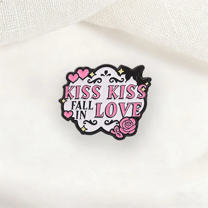 Kiss Kiss Fall In Love Badge Pink Heart Rose Enamel Pins Fashion Lapel Metal Brooches Backpack Clothes Jewelry Gift for Friends
