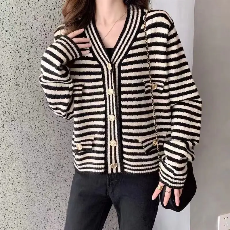 High end luxury socialite sweater jacket cardigan women\'s spring and autumn short design sense niche striped knitted top