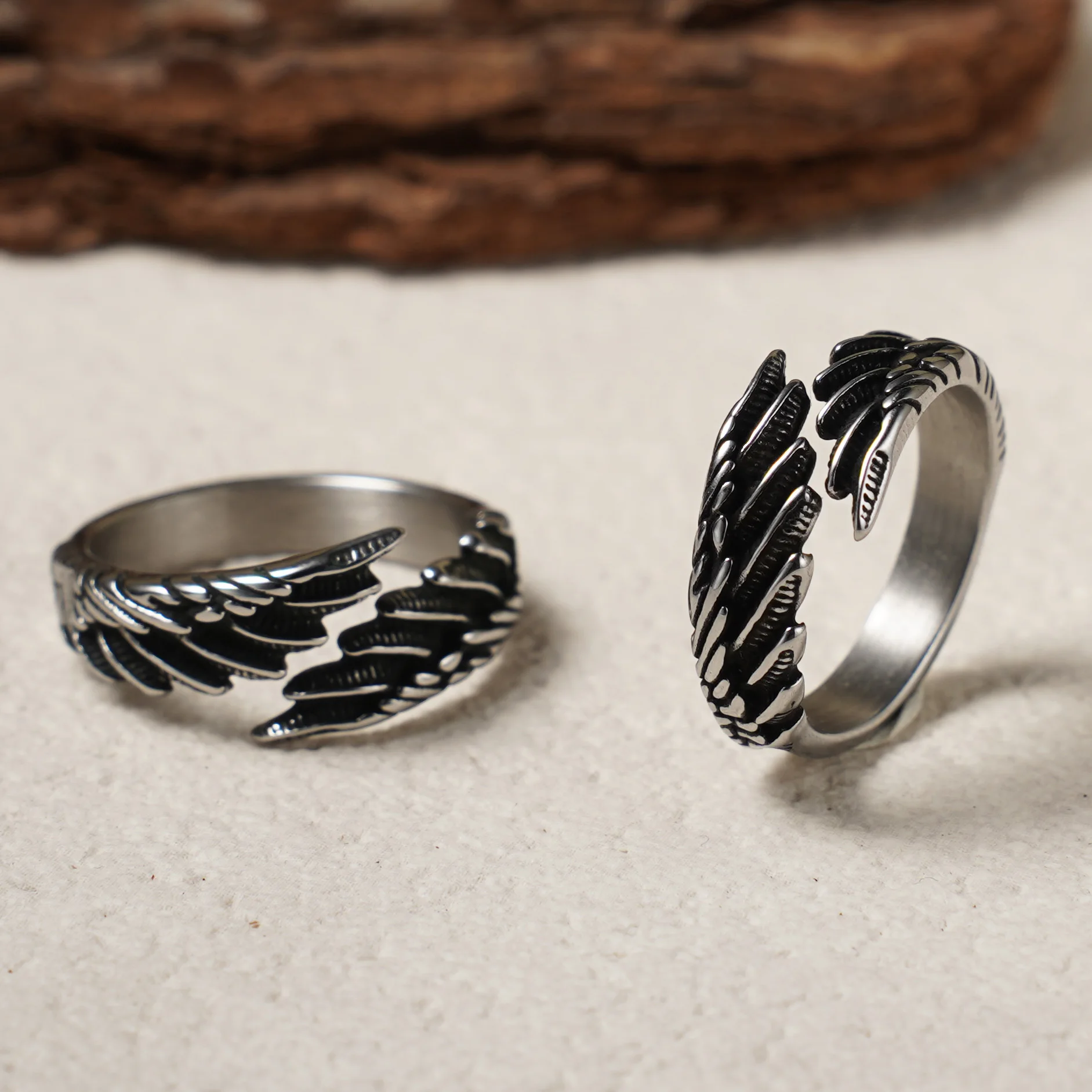 Vintage Herrenring mit gealterten Engelsflügeln, offener Feder-Ring aus 316L Edelstahl, perfekt für den täglichen Gebrauch, Partys und als Geschenk. – Detail 3
