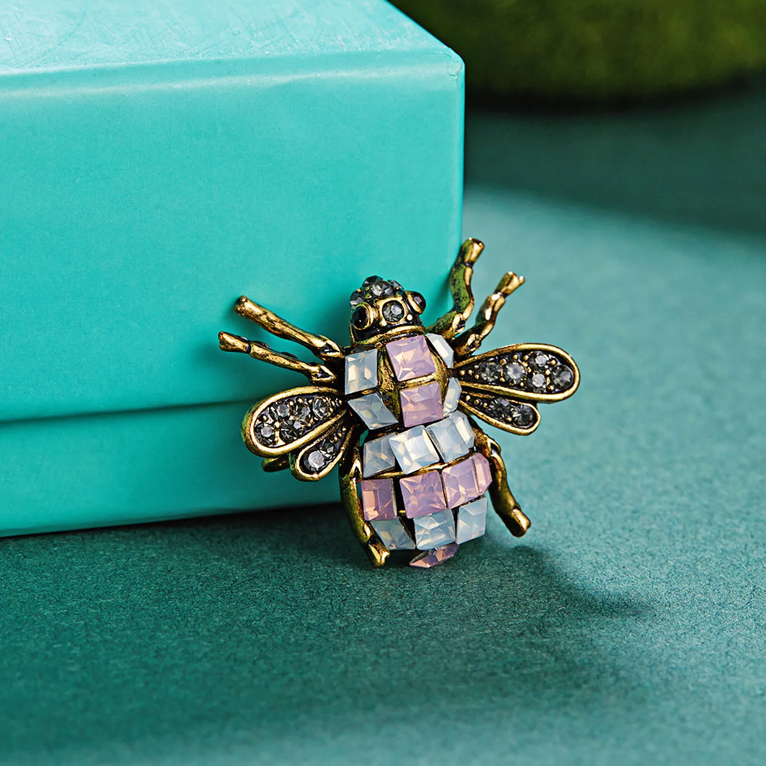 Rinhoo New Fashion Crystal Rhinestone Bee Insect Brooch Vintage Enamel Animal Brooch For Women Men Statement Jewelry Wholesale