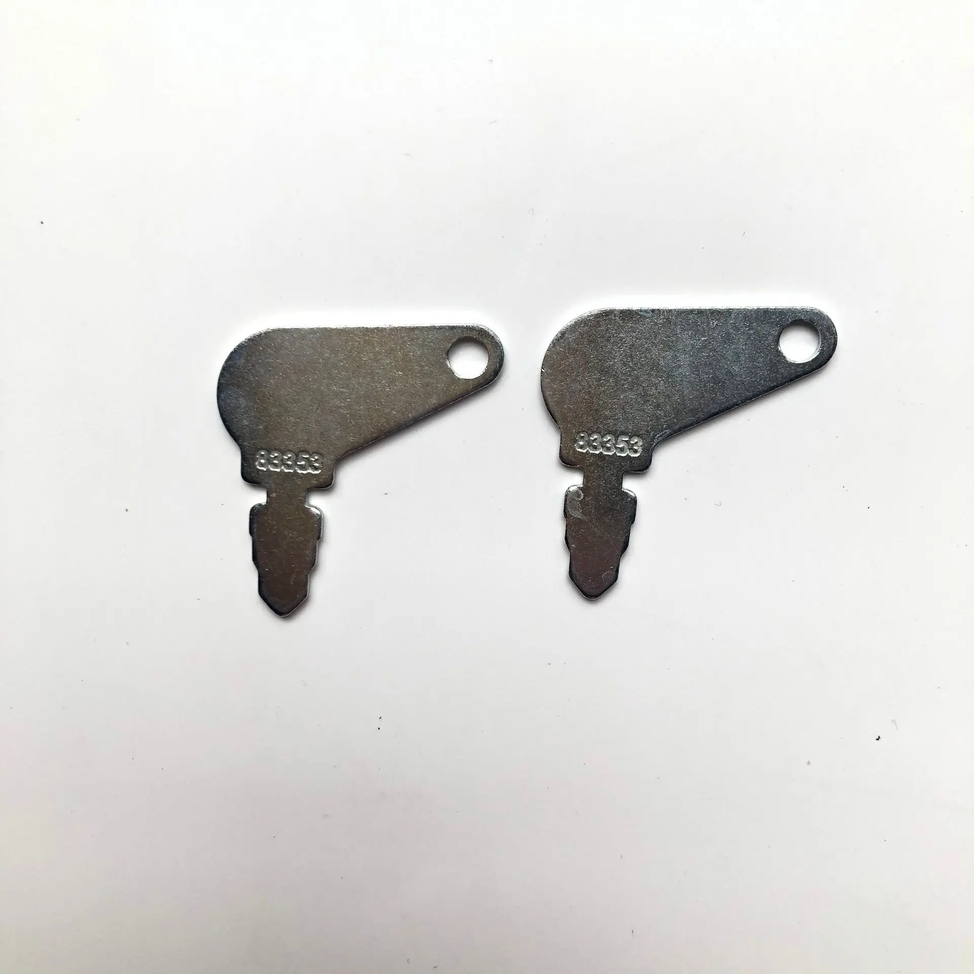 2PCS 83353 Key For Old Case John Deere Massey Ferguson Baraga Lift Terramite Start Switch