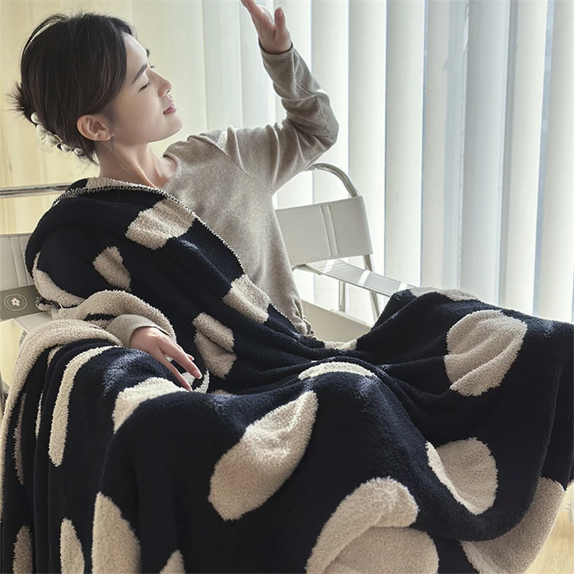 Two-sided Velvet Nap Cover Blanket Casual Blanket Multi-functional Sofa Blanket Simple Black and White Autumn and Winter Half-s