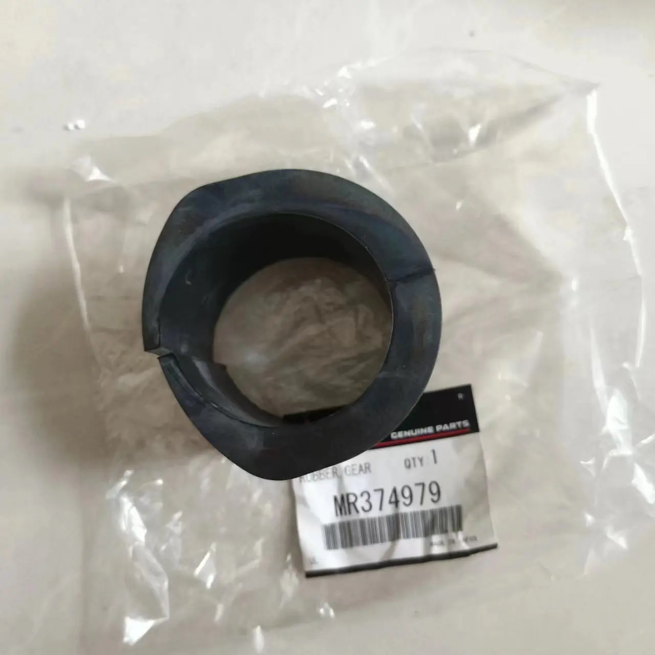 MR374979 Steering Gear Fixed Rubber Sleeve Bushing For Mitsubishi Pajero III V63W V73W V77W V78W V83W V87W V93W V97W V98W